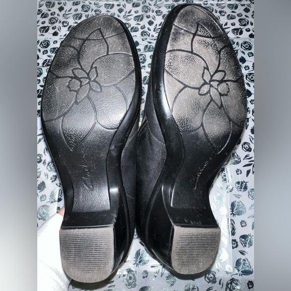 Clarks Leather Shoes - Picture 2 of 12